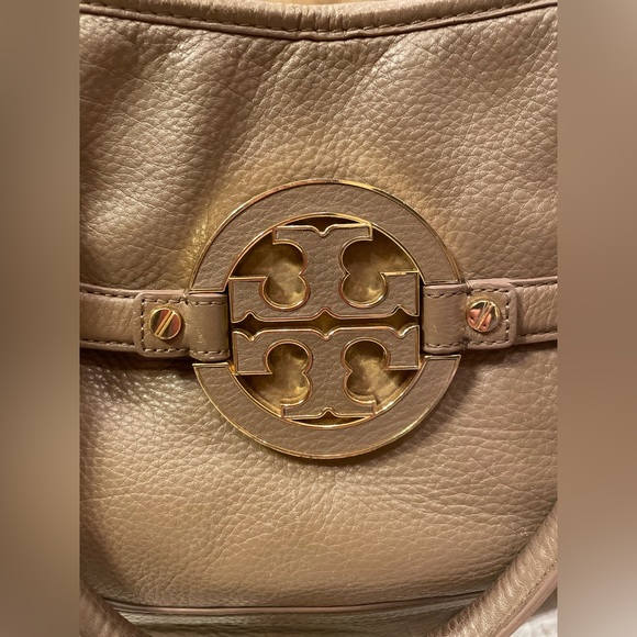 Tory Burch Purse Amanda Hobo Cross Body in Tan/Gold & protective bag - Picture 2 of 11